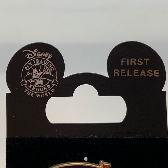 Disney Walt Disney World Mickey Mouse Fantasia Castle 2010 Collectible Pin - Picture 6 of 8